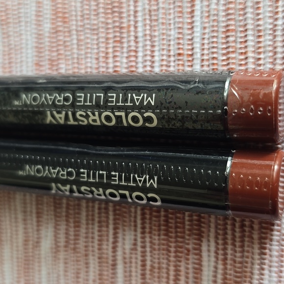 REVLON BRAND WOMENS COLORSTAY MATTE LITE LIP CRAYON BUNDLE OF 2 - Picture 4 of 9